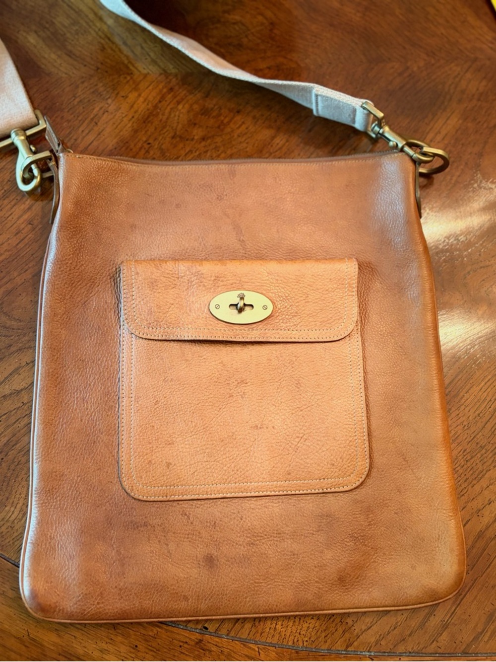 Mulberry “Seth” Saddle Leather Messenger Bag with Front Pocket EUC